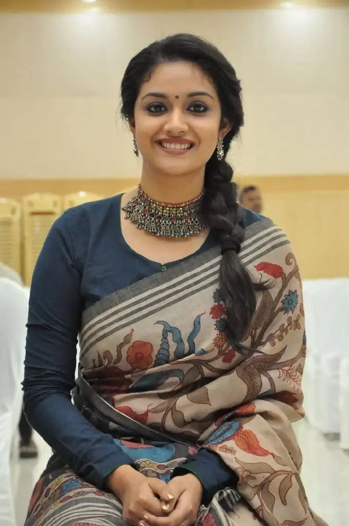 BEAUTIFUL INDIAN ACTRESS KEERTHY SURESH IN TRADITIONAL BLUE SAREE 9